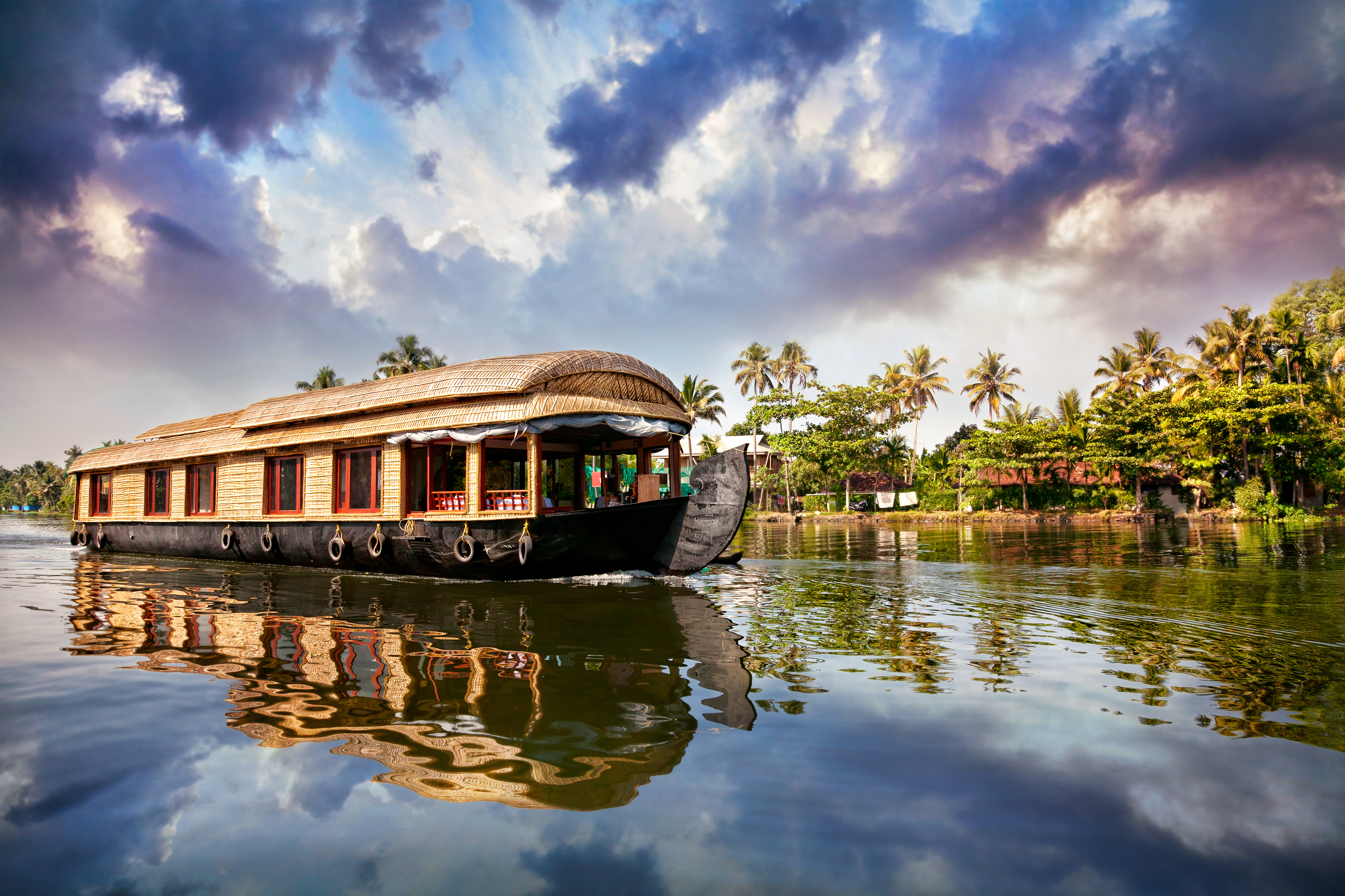 https://d3r8gwkgo0io6y.cloudfront.net/upload/back water ride Alleppey to Nadumudi 6.jpg